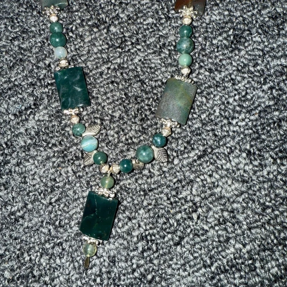 Gorgeous Vintage Elegant Green Agate Stone Necklace - Picture 2 of 4